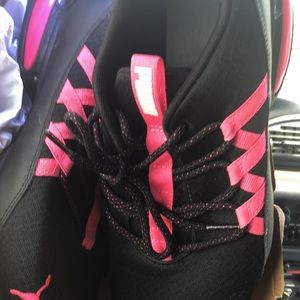 Women’s Puma Sneakers Pink and  Black size 11  Uk 8.5